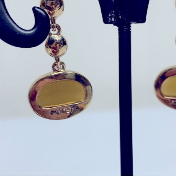 Monet Cat Eye Drop Dangle Earrings 1.5” Gold Tone Metal Gorgeous - Picture 5 of 5